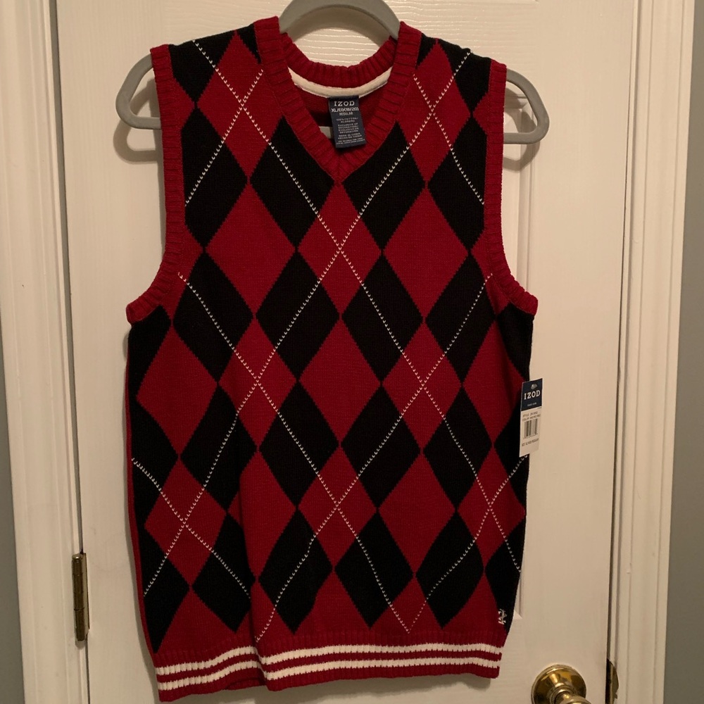 IZOD Men's Red and Black Argyle Sweater Vest